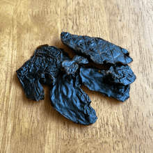 Load image into Gallery viewer, Dehydrated rabbit liver dog treats on a wooden surface, rich in protein and nutrients for dogs.